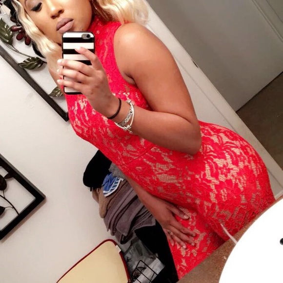 Misguided red lace jumpsuit - Picture 2 of 3